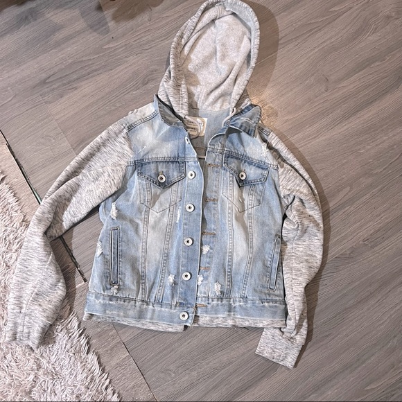 Jean jacket - Picture 1 of 3